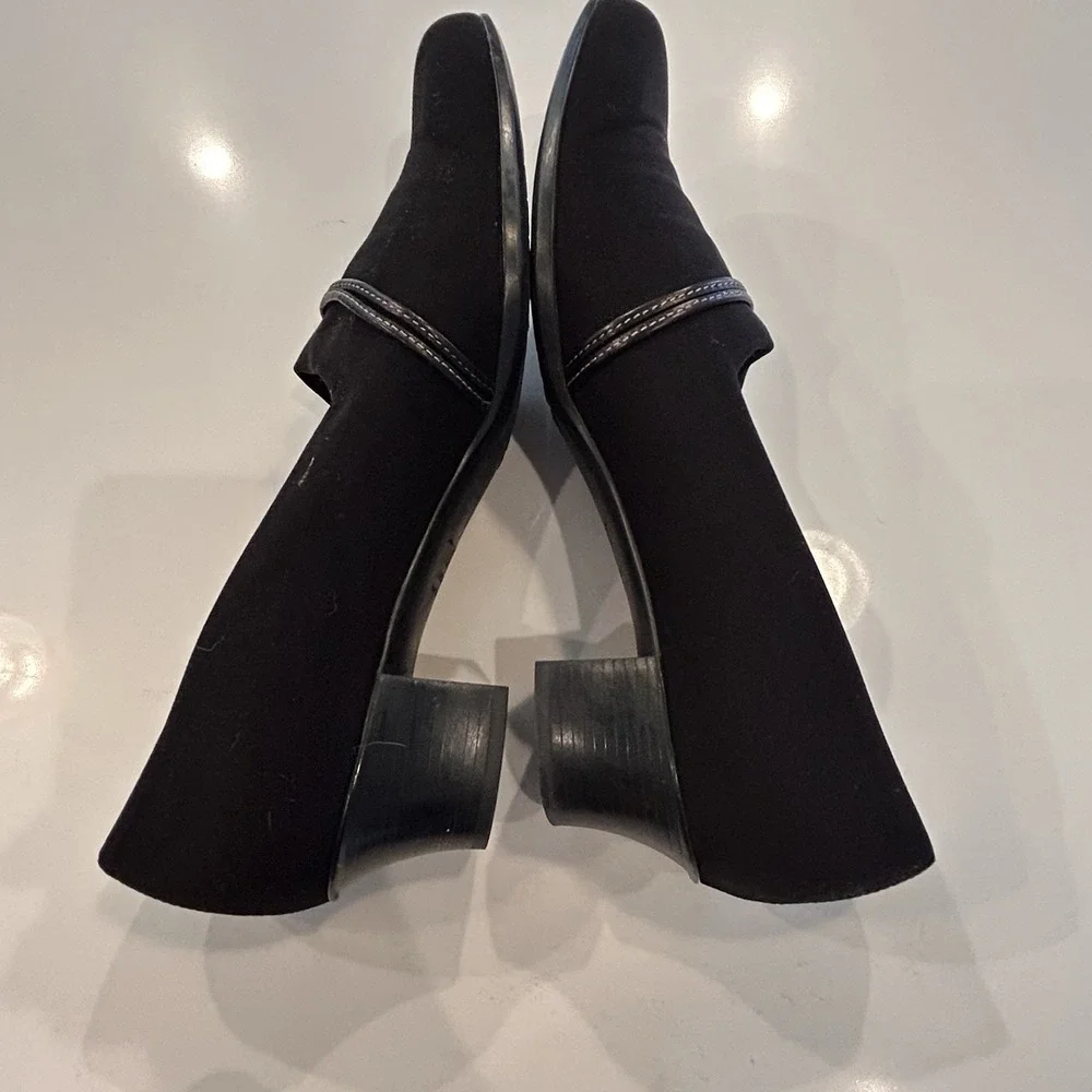 Munro Cindy Block Heel Pump Shoes Sz 9.5 Narrow Black Stretch Fabric Slip Ons
